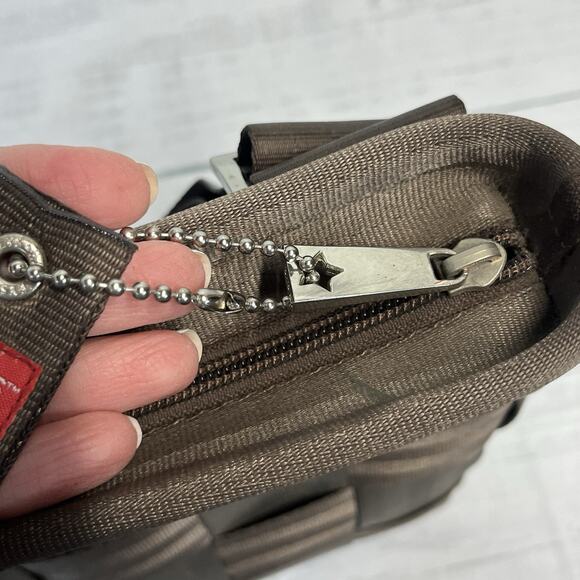 Harveys Seatbelt Purse Crossbody Bag Brown Chestnut Expresso 10"x10" Zip Closure - Picture 6 of 16